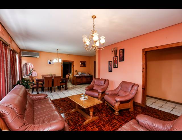 13 BEDROOM HOUSE FOR SALE IN CLARE ESTATE
